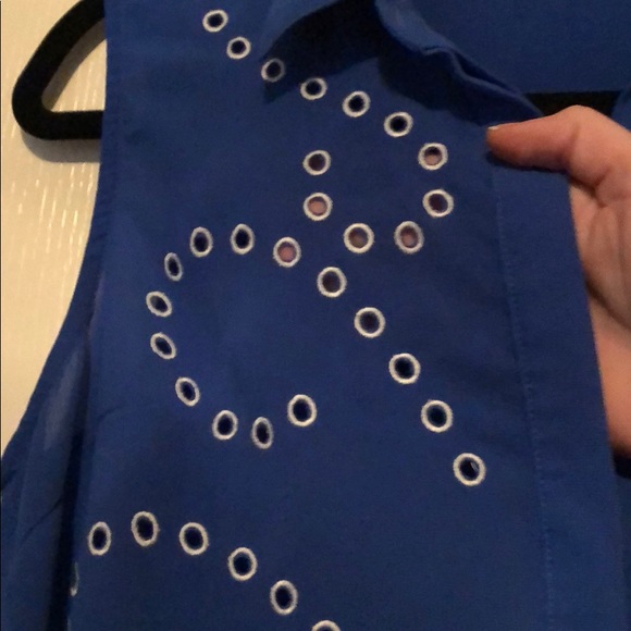 Short Sleeve Shirt with Gorgeous Back Detailing - Picture 6 of 7